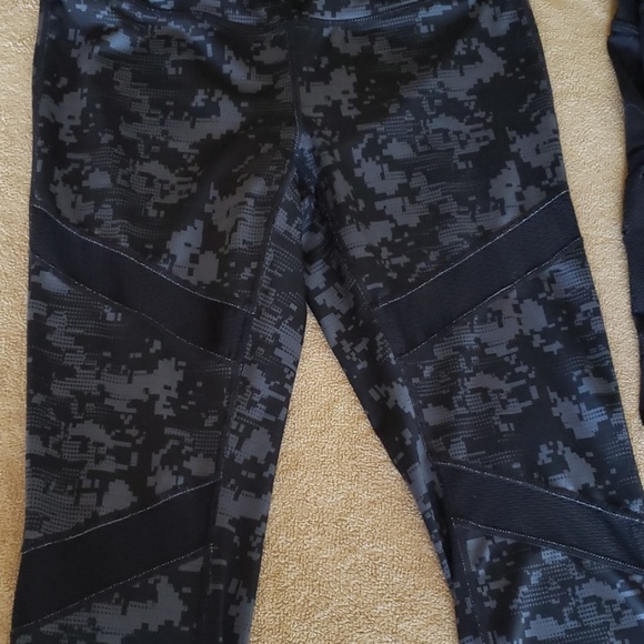 Capri leggings bundle - Picture 2 of 5